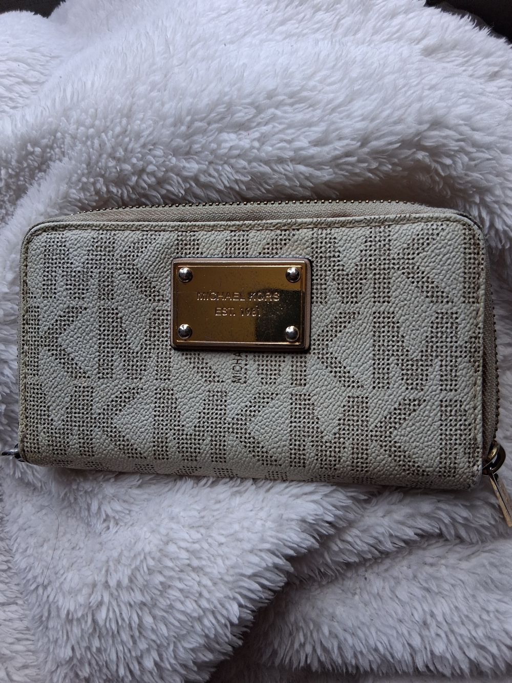 Michael Kors Authenic Cream Signature Zip Wallet